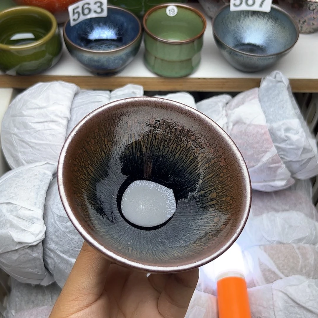 茶盏您好他超级显腿长