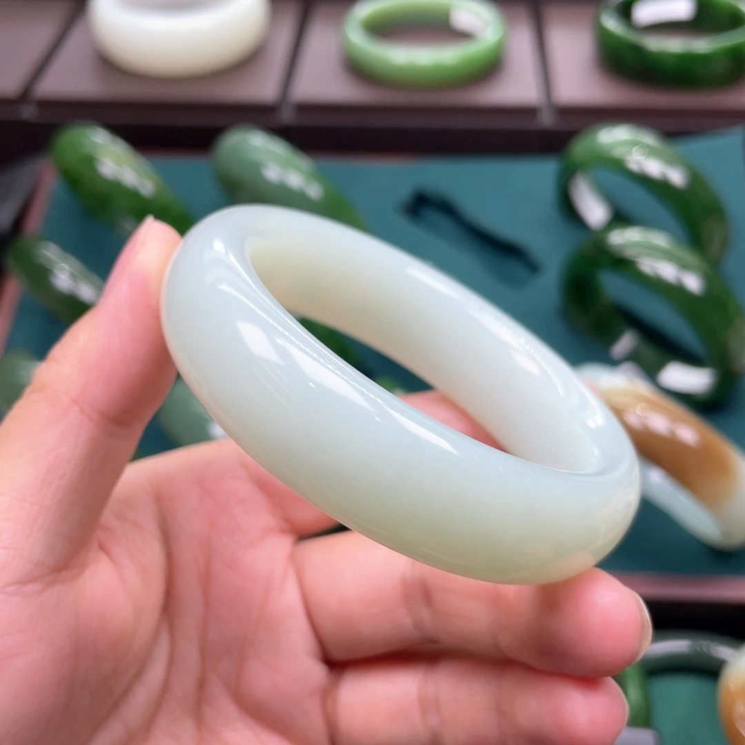 和田玉未镶嵌手镯5657