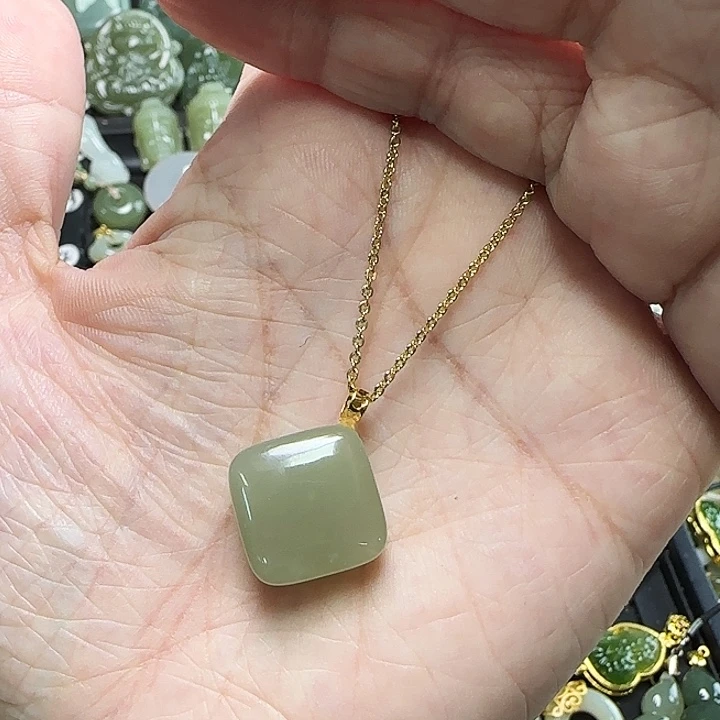 吊坠(赠链)18K金镶嵌和田玉