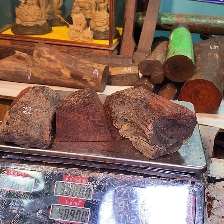 檀香紫檀（小叶紫檀）盛*