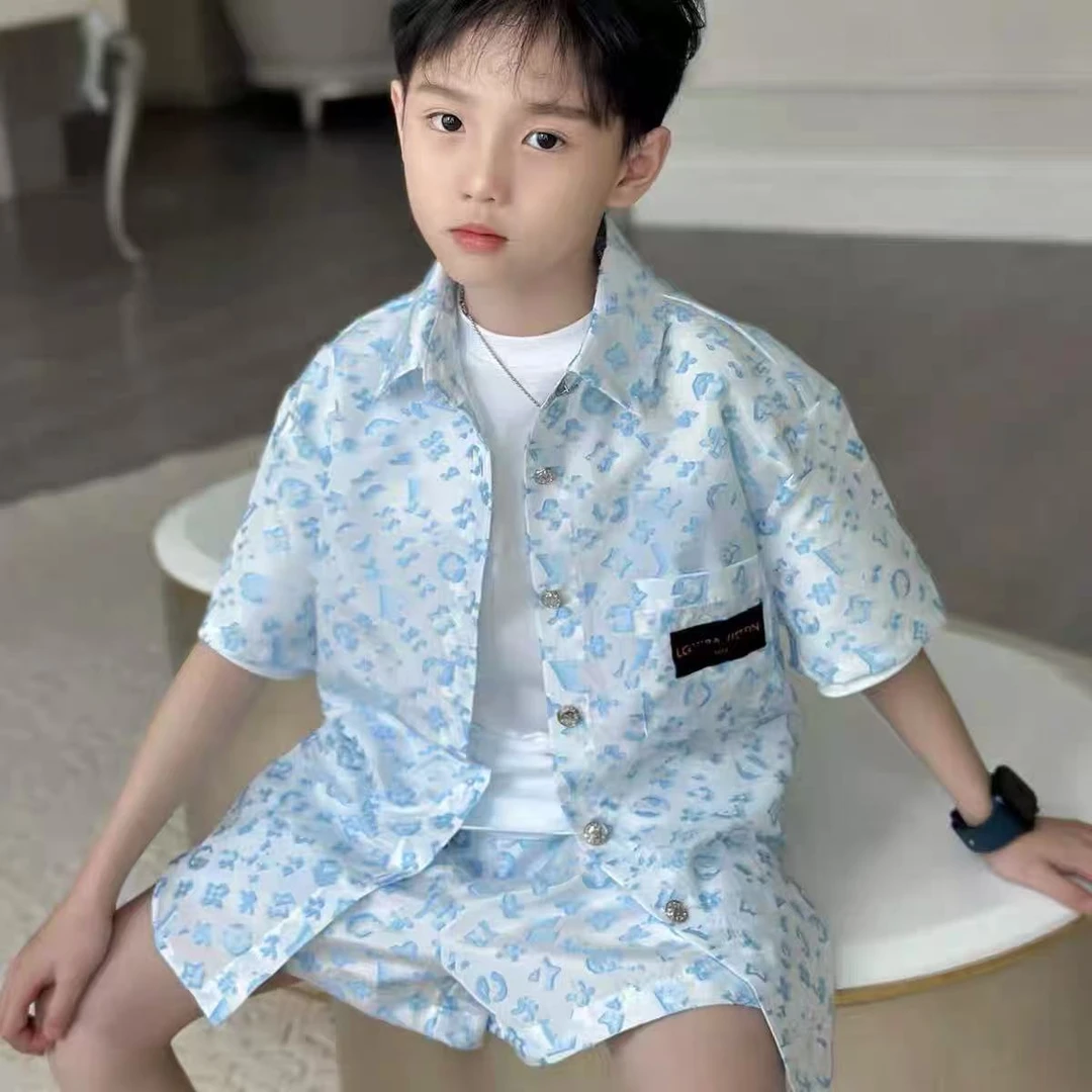 男童蓝色套装定制洋气满印字母夏款短袖短裤两件套