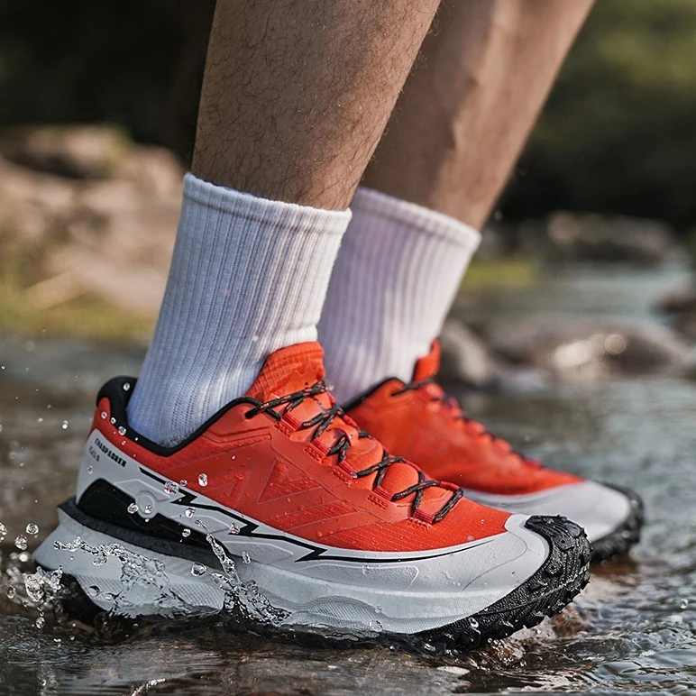 春夏防滑防泼水耐磨登山越野跑鞋户外鞋男女运动跑步鞋