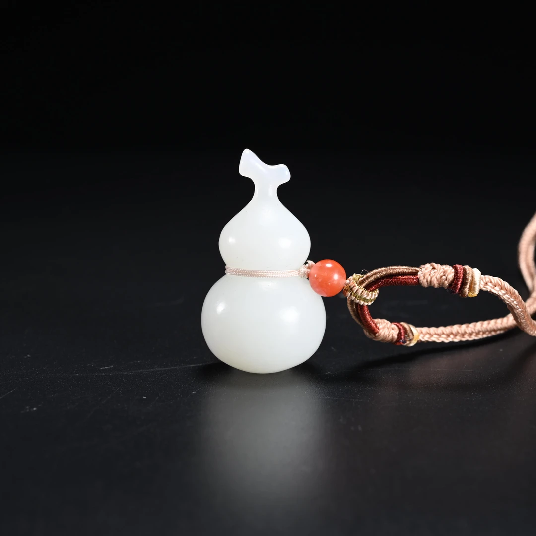 LOT8801 和田玉葫芦挂件/保利