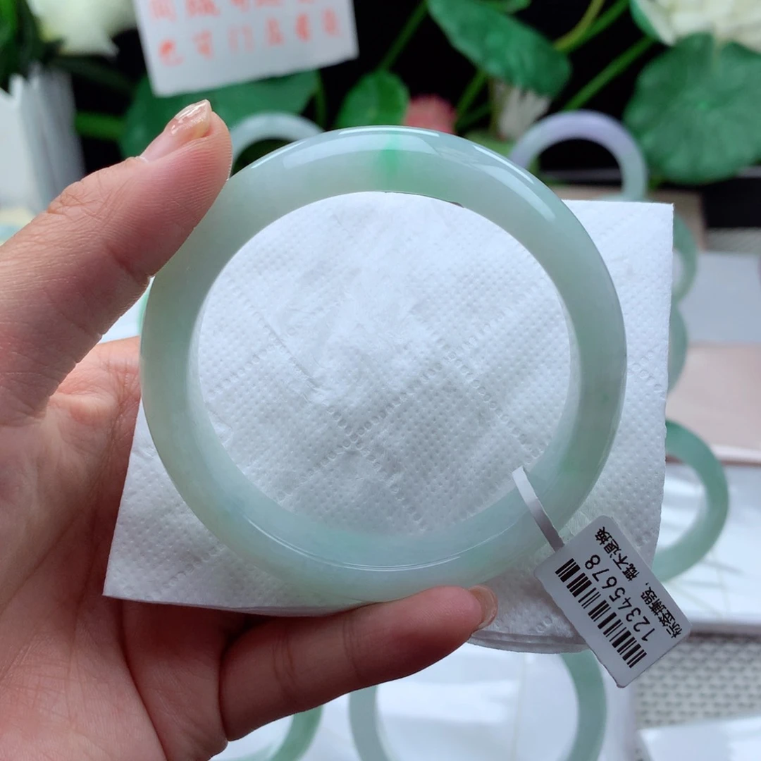 未镶嵌手镯翡翠奶*?纯天然