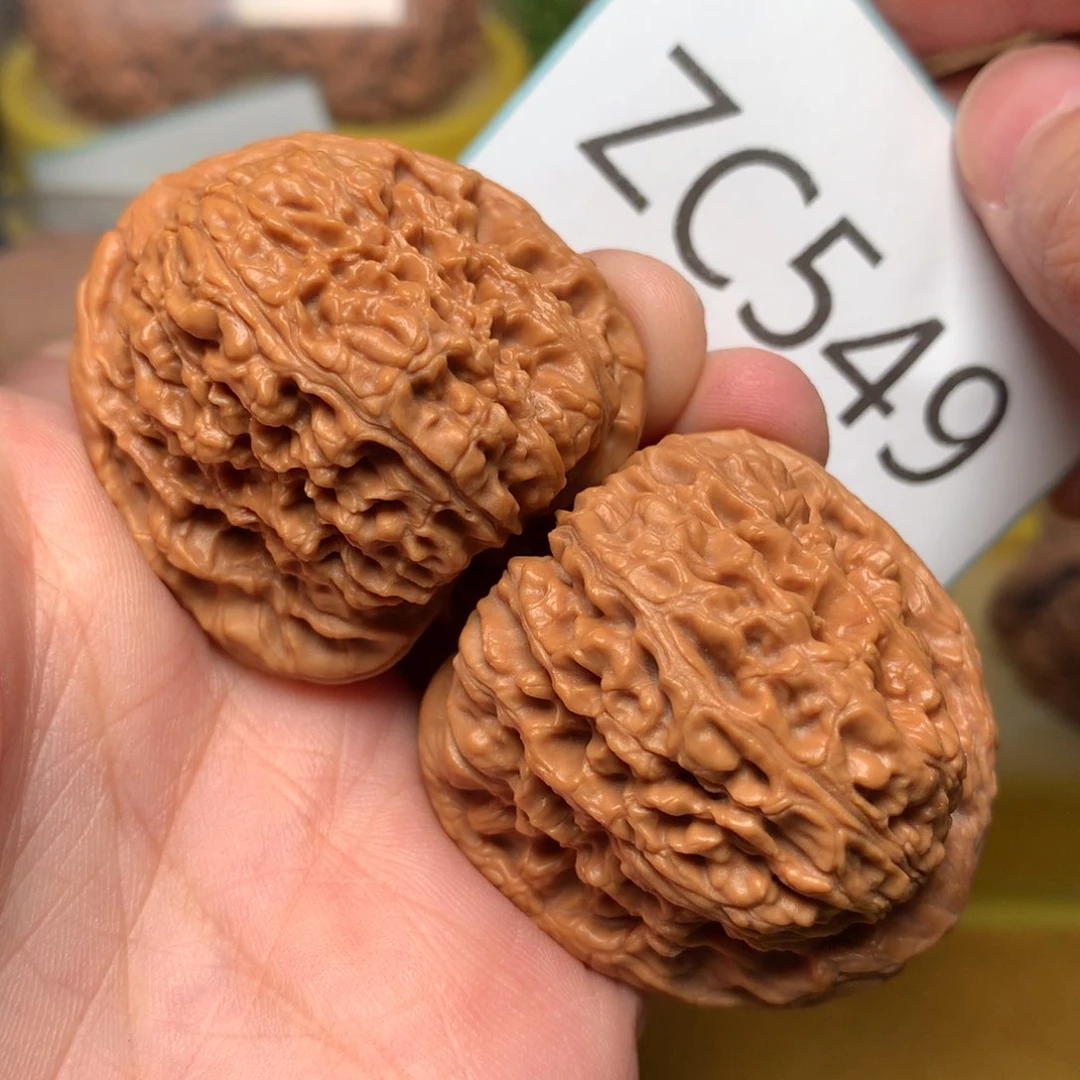 文玩核桃把件红皮炮弹南疆石39