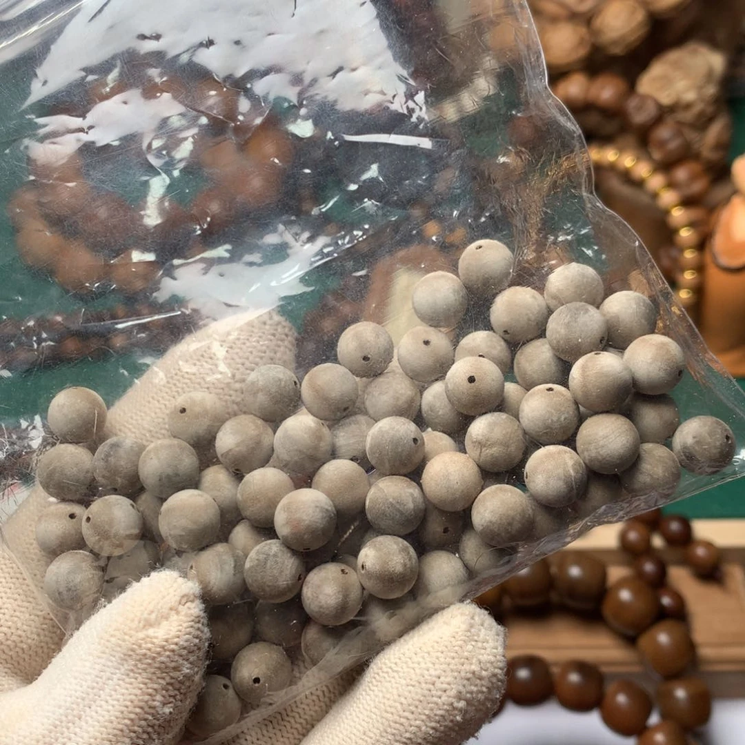 檀香木手串/手链榴****。老山檀香0.8*108素串
