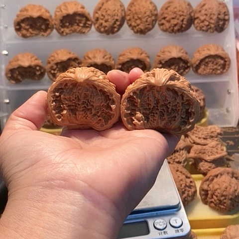 文玩核桃吊坠s***f蛇