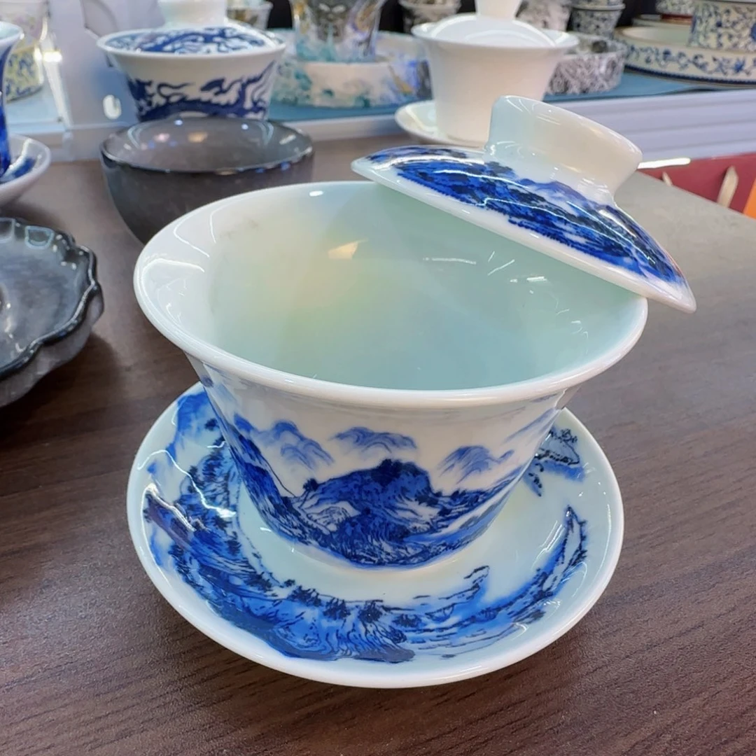 这些盖碗很漂亮我很喜欢！！