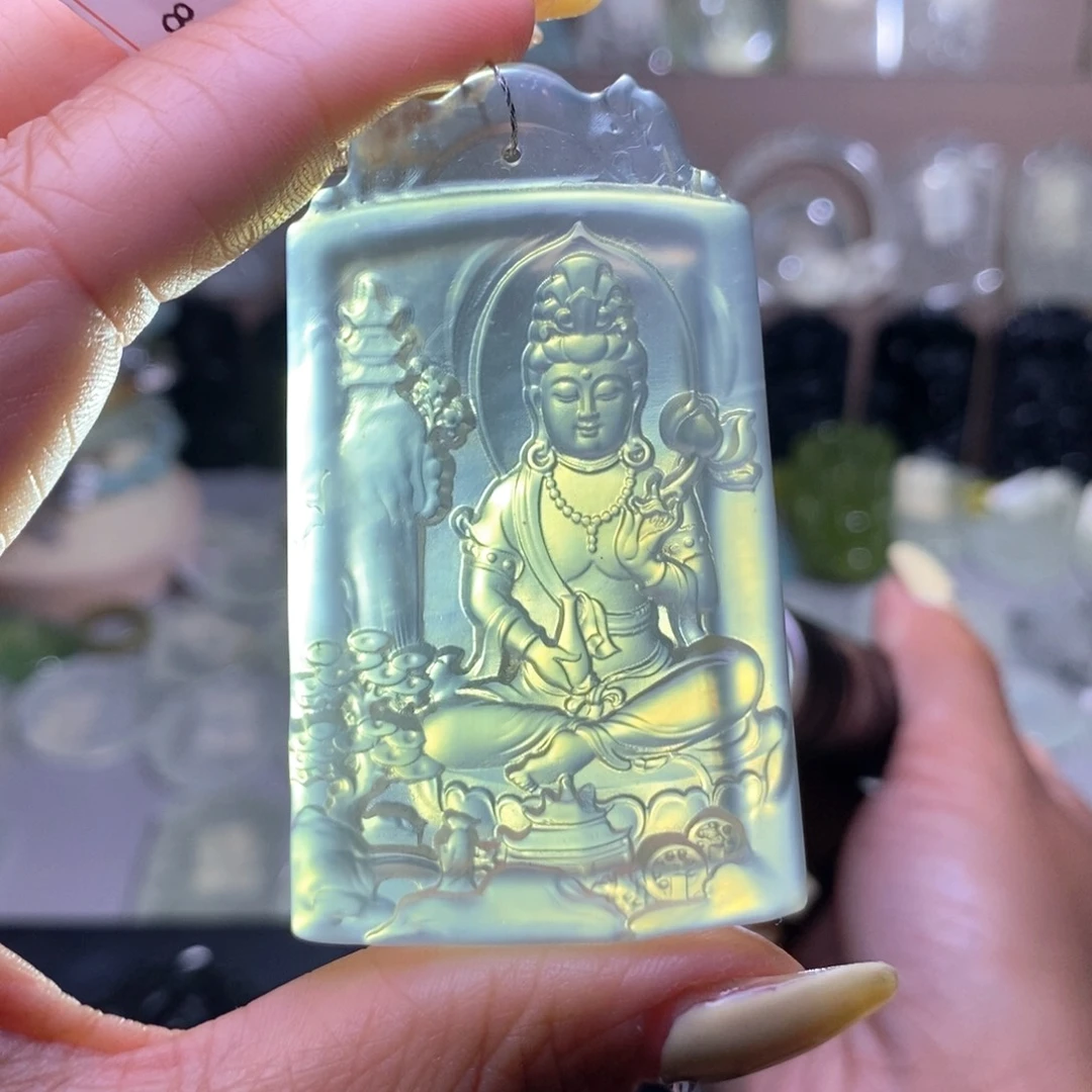 蛇纹石玉未镶嵌颈饰胡*人