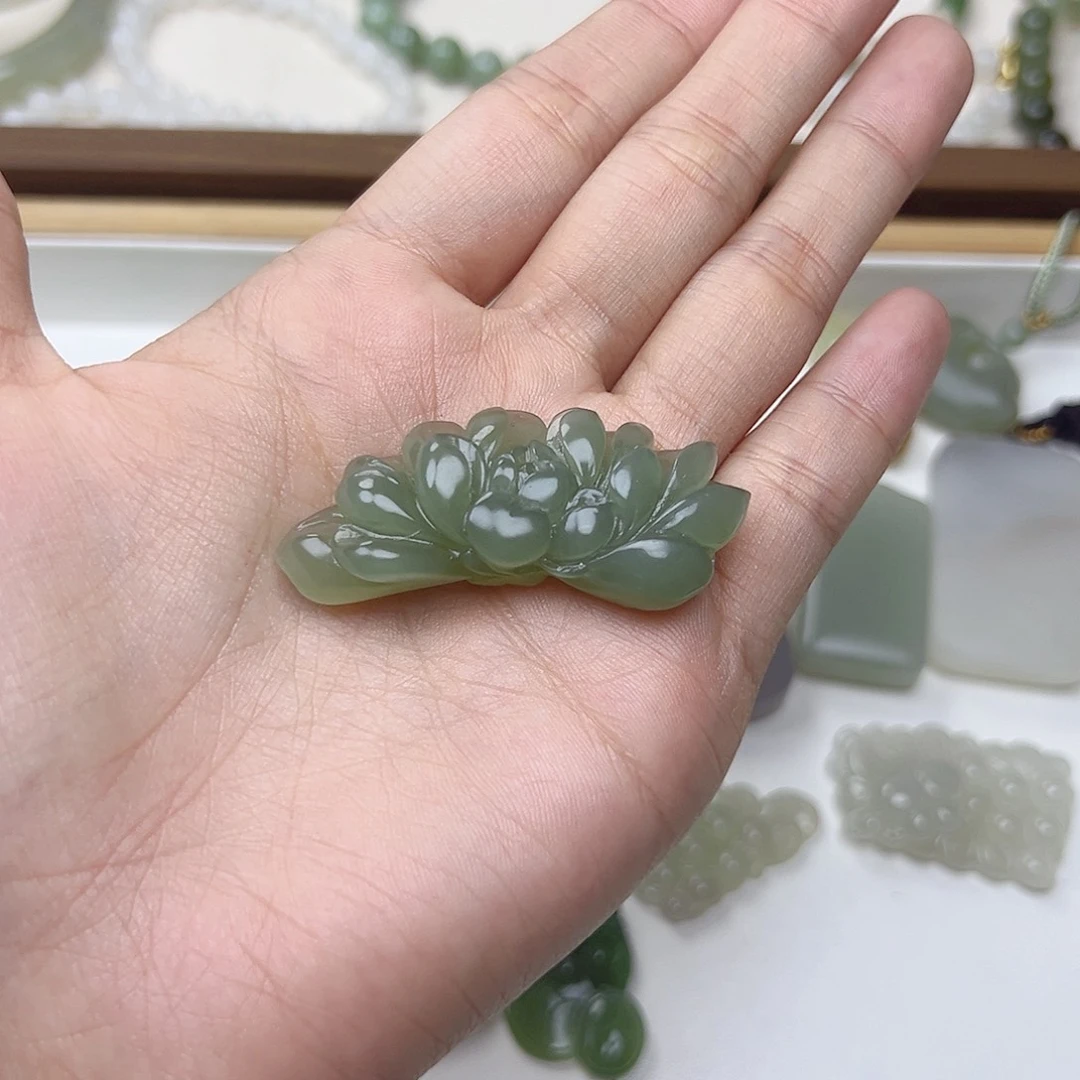 和田玉未镶嵌颈饰?*