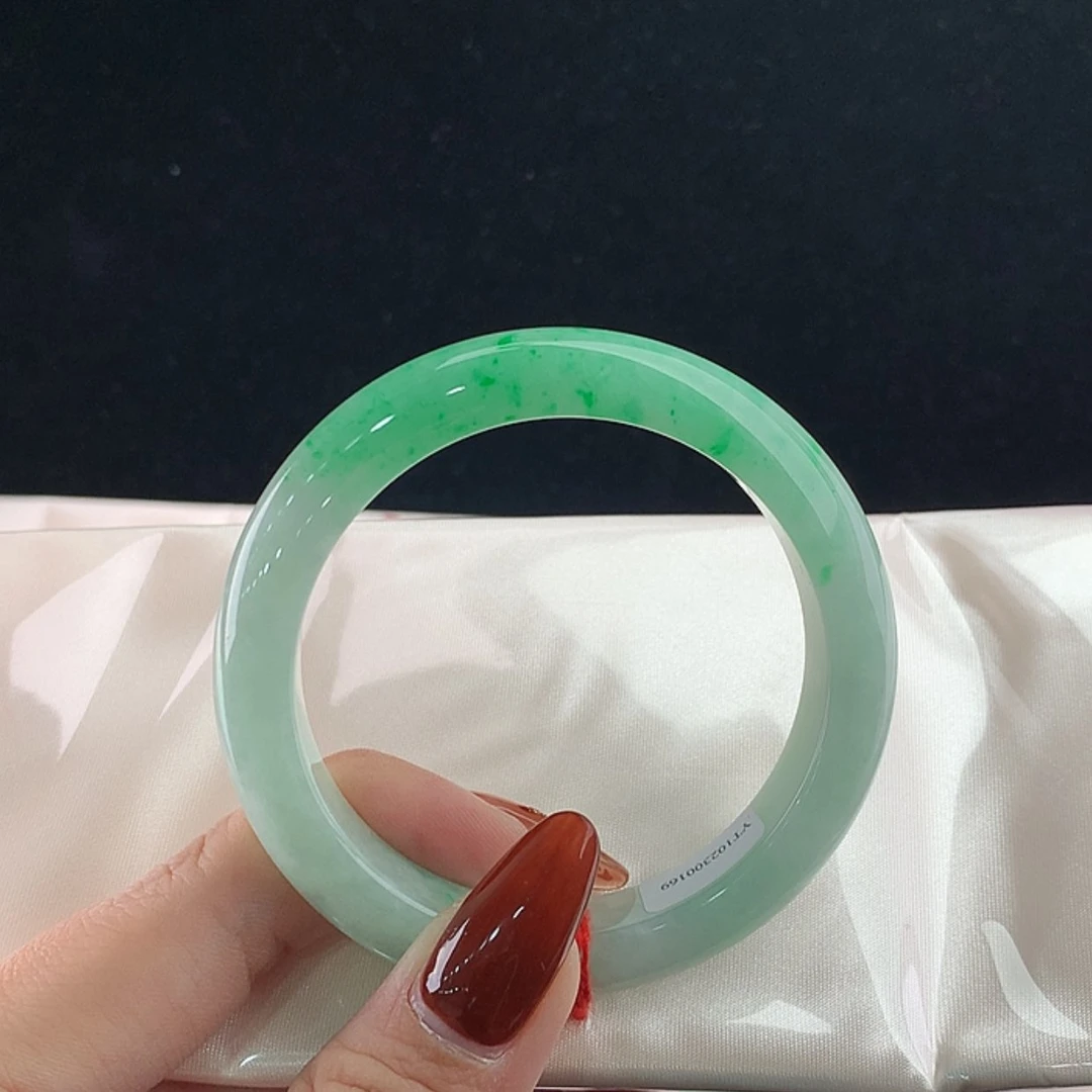 【闪购商品】未镶嵌手镯翡翠正55