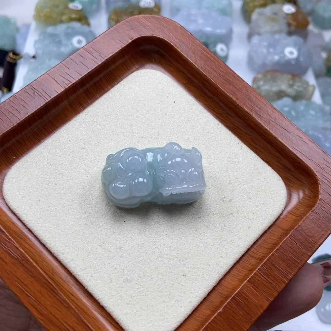 图***猫翡翠未镶嵌颈饰霸王貔貅