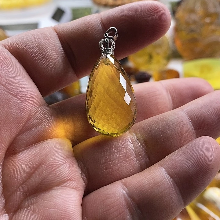 未镶嵌琥珀珠宝奇石吊坠