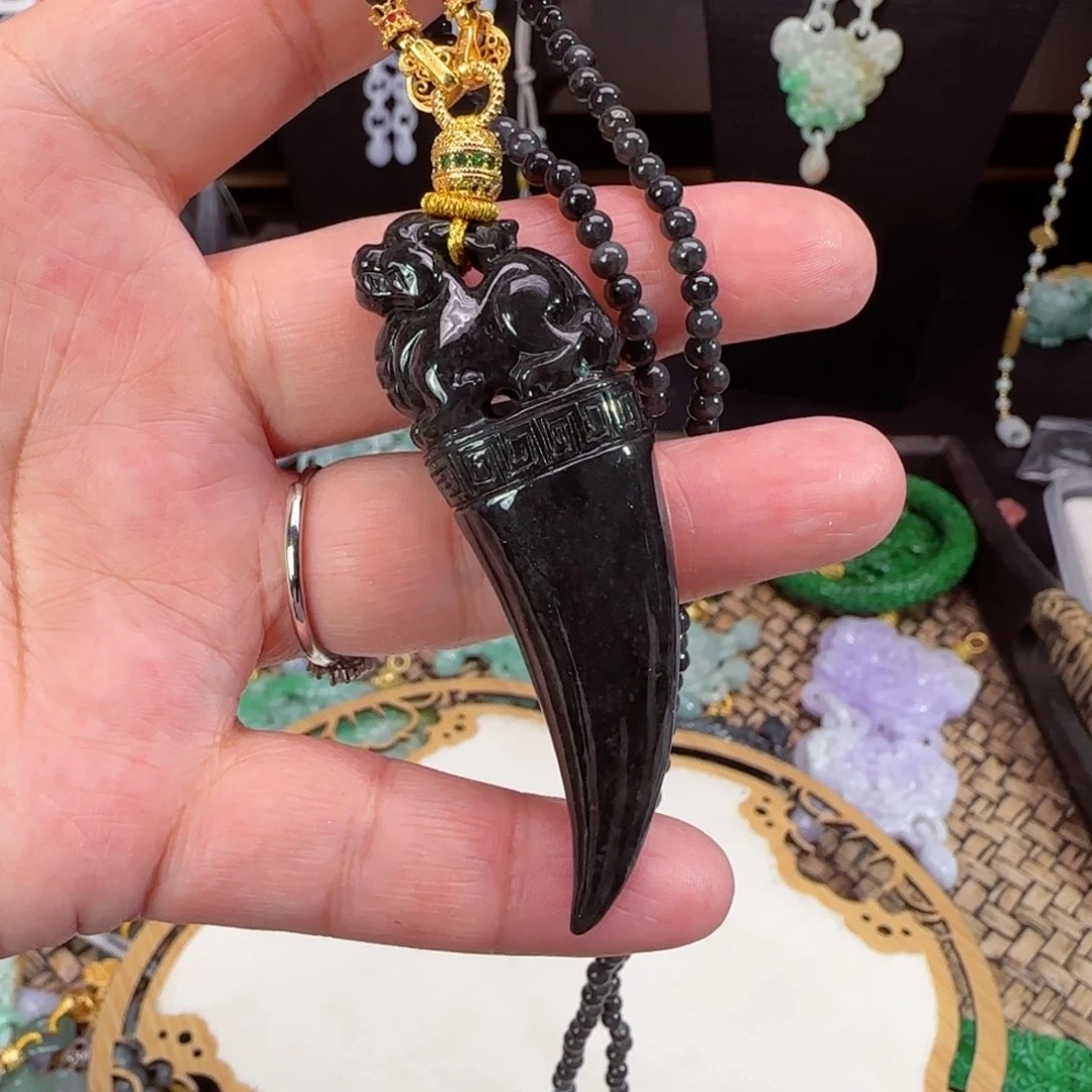 翡翠颈饰未镶嵌仿古