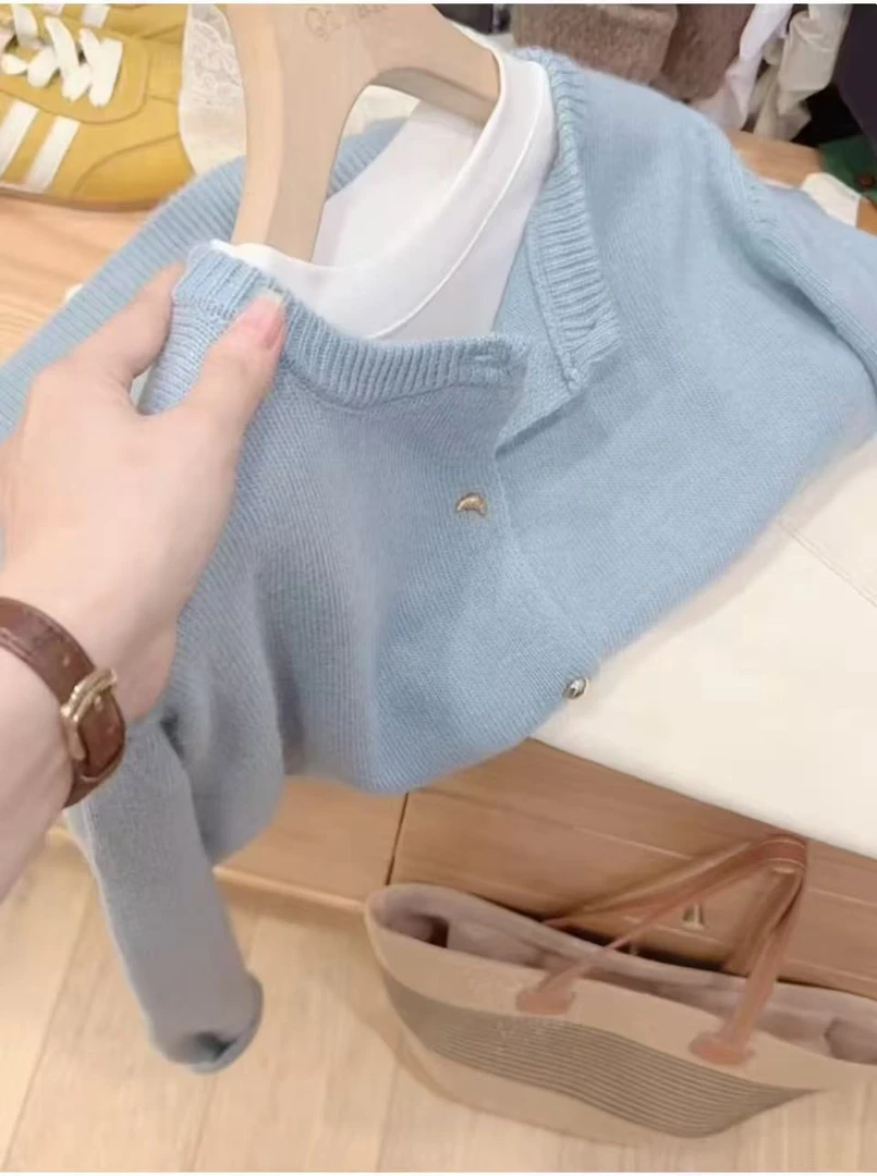 七言家！巨好看#baby蓝月牙扣软糯毛衣开衫@
