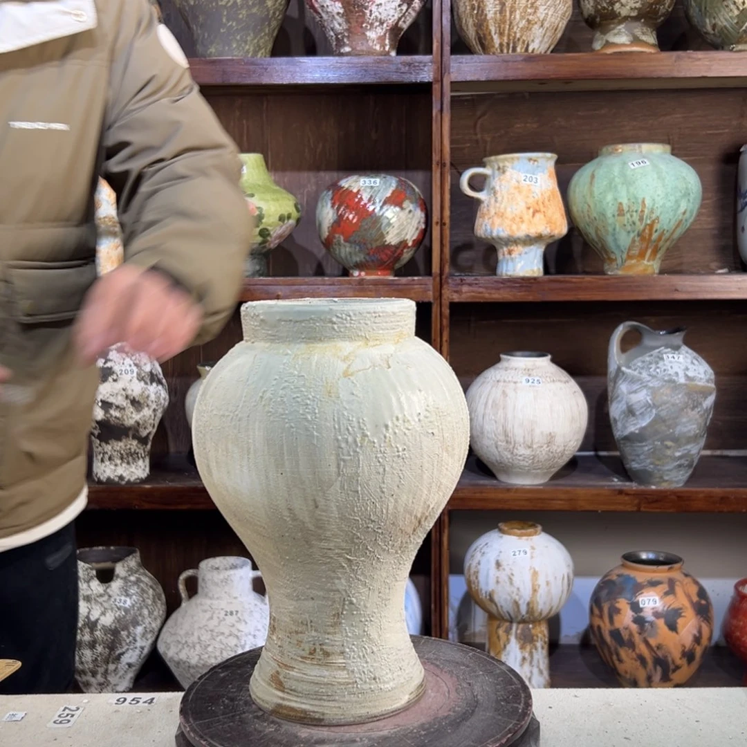 摆件367G8阿平花瓶LNG加气站附近，