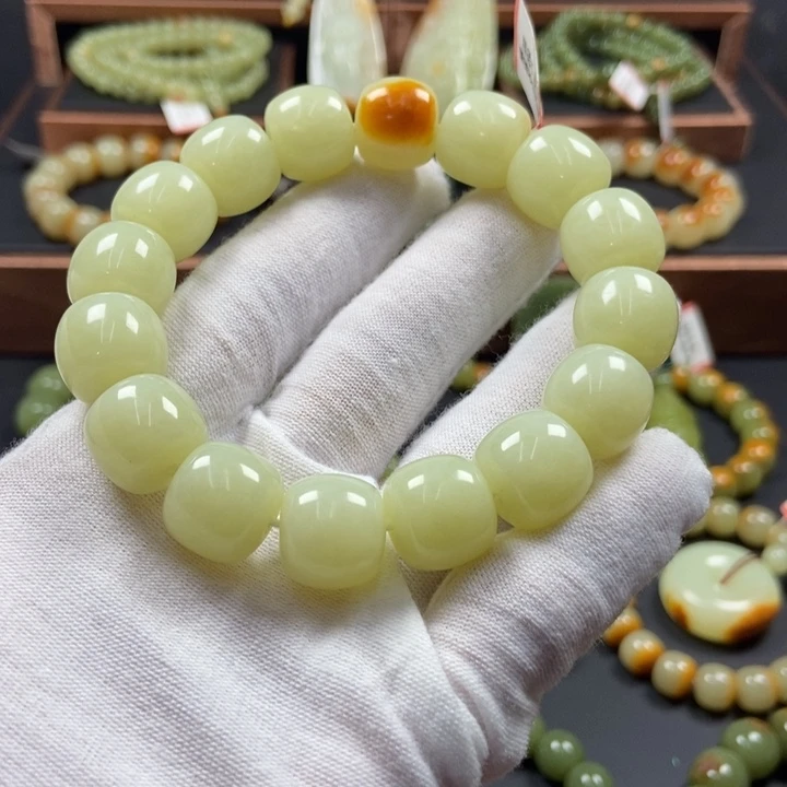 透闪石质玉未镶嵌手链