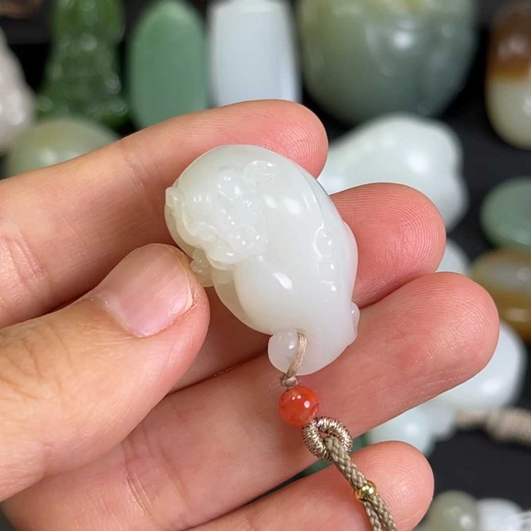 和田玉未镶嵌吊坠(赠链)