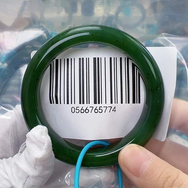 和田玉未镶嵌手镯微瑕5556