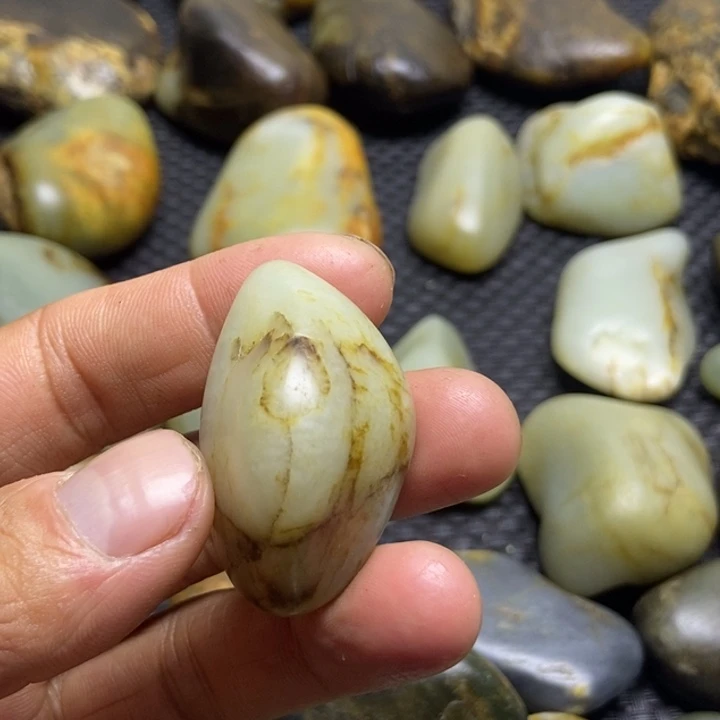 龙***龙和田玉(糖玉)未镶嵌珠宝奇石