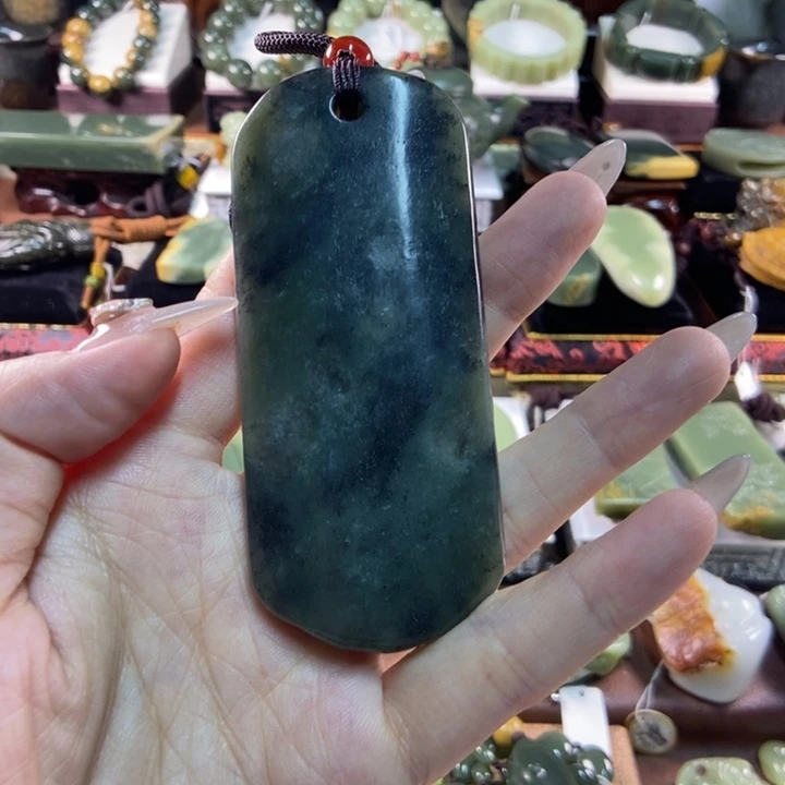 未镶嵌透闪石质玉把件