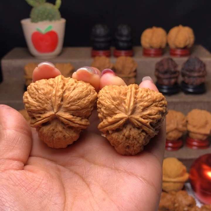 文玩核桃把件再****?53密石三棱