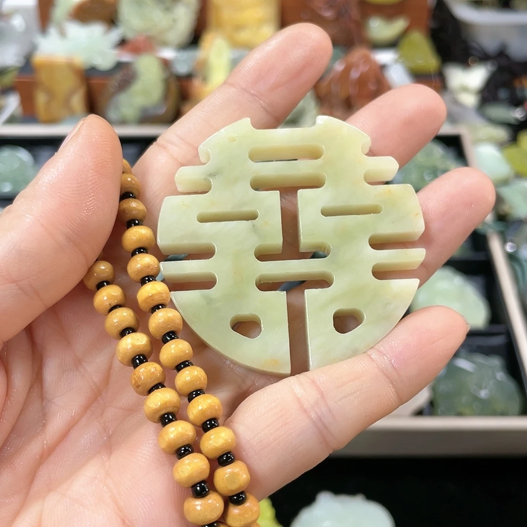 蛇纹石玉颈饰合金