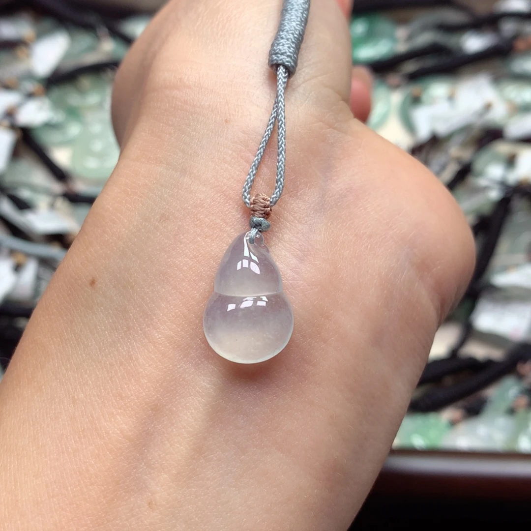 翡翠未镶嵌颈饰葫芦