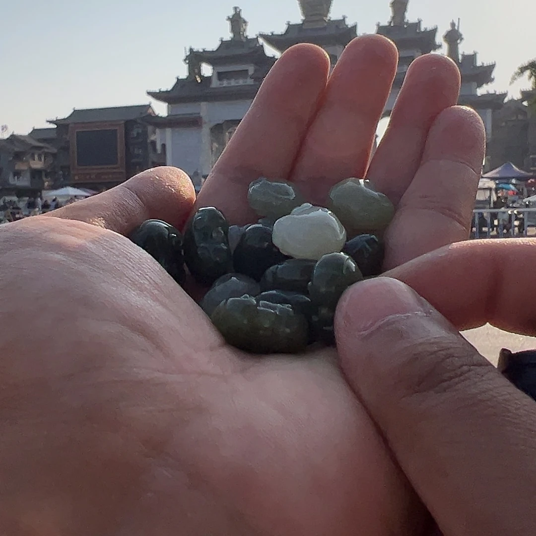 和田玉未镶嵌颈饰和田玉如意锁