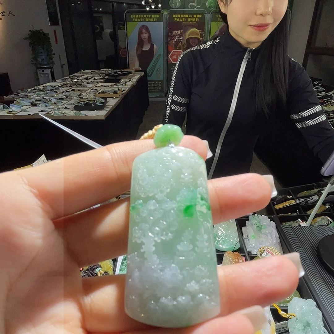 颈饰未镶嵌翡翠一个