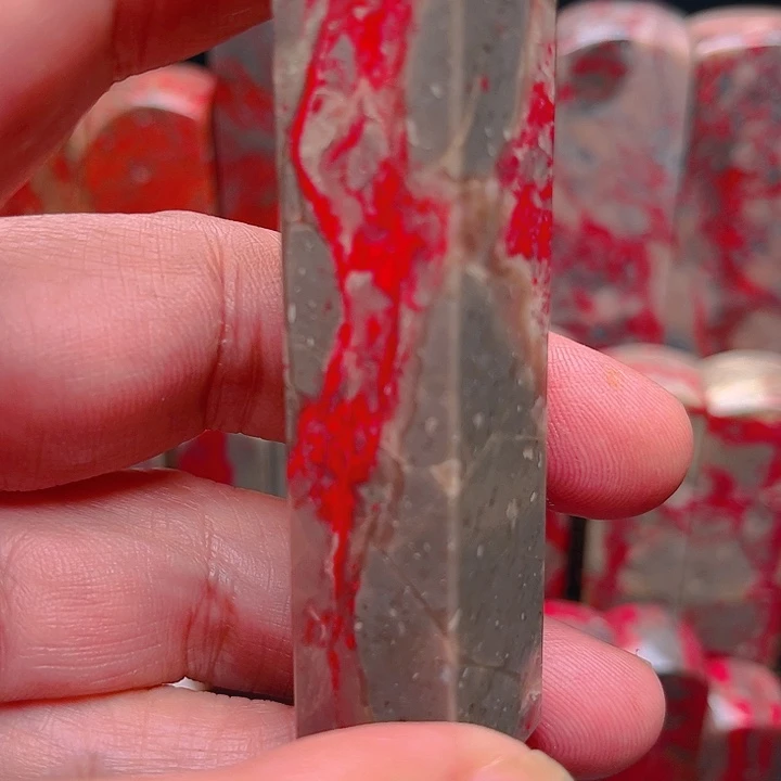 昌化鸡血石昌化鸡血石质地优良