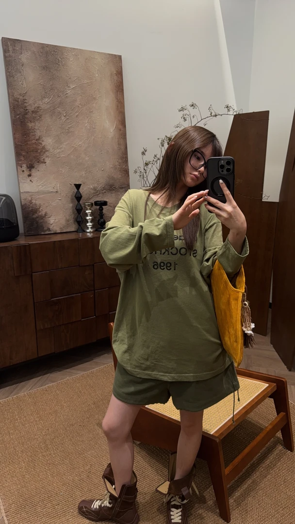 舟舟【黛绿】ins风长袖常规印花做旧T恤复古休闲