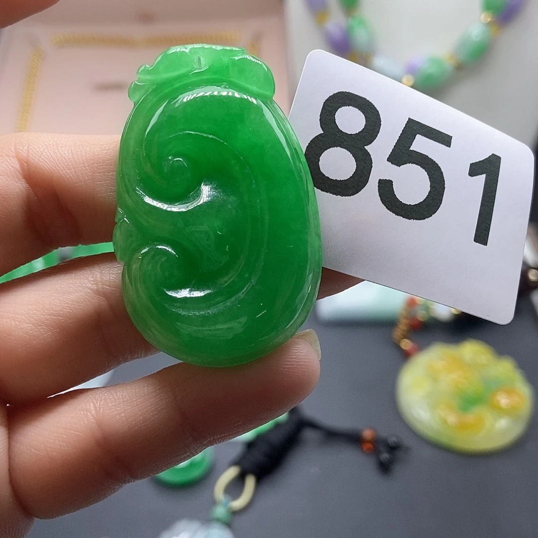 翡翠吊坠(赠链)未镶嵌