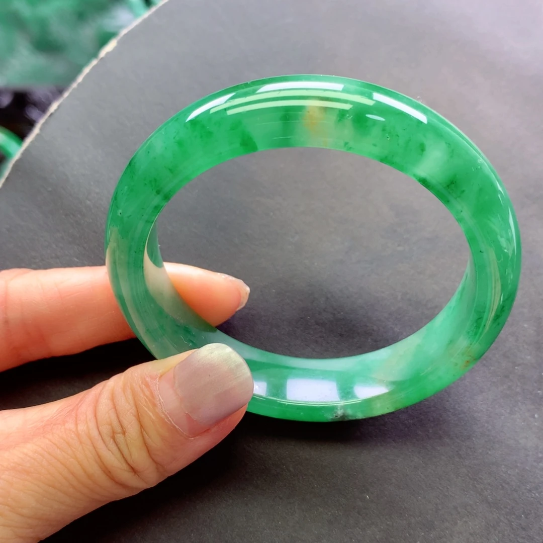 未镶嵌手镯石英质玉