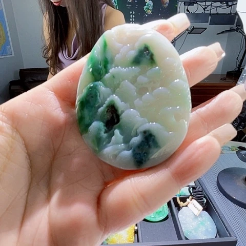 颈饰未镶嵌翡翠一个