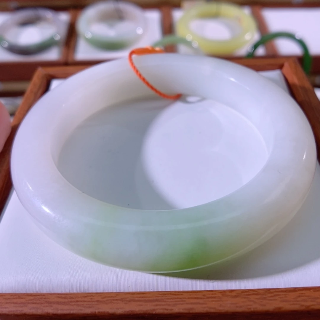 【闪购商品】未镶嵌手镯和田玉（翠青玉）