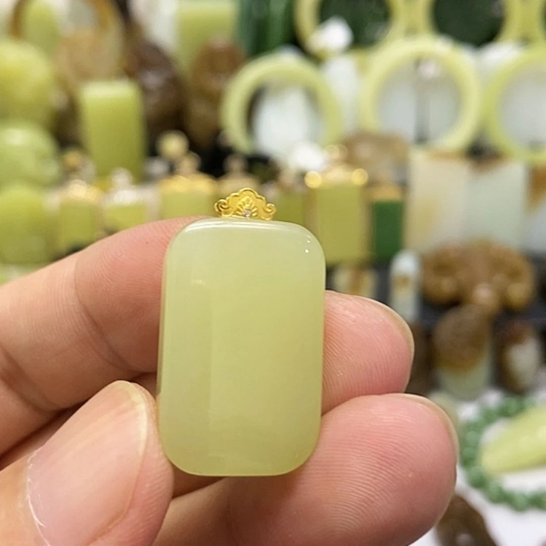 【闪购商品】颈饰18K金镶嵌和田玉