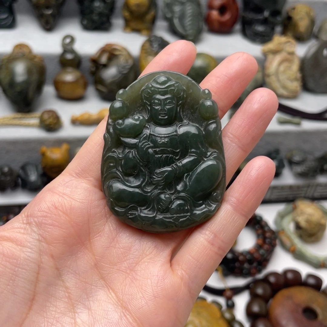 未镶嵌透闪石质玉挂件