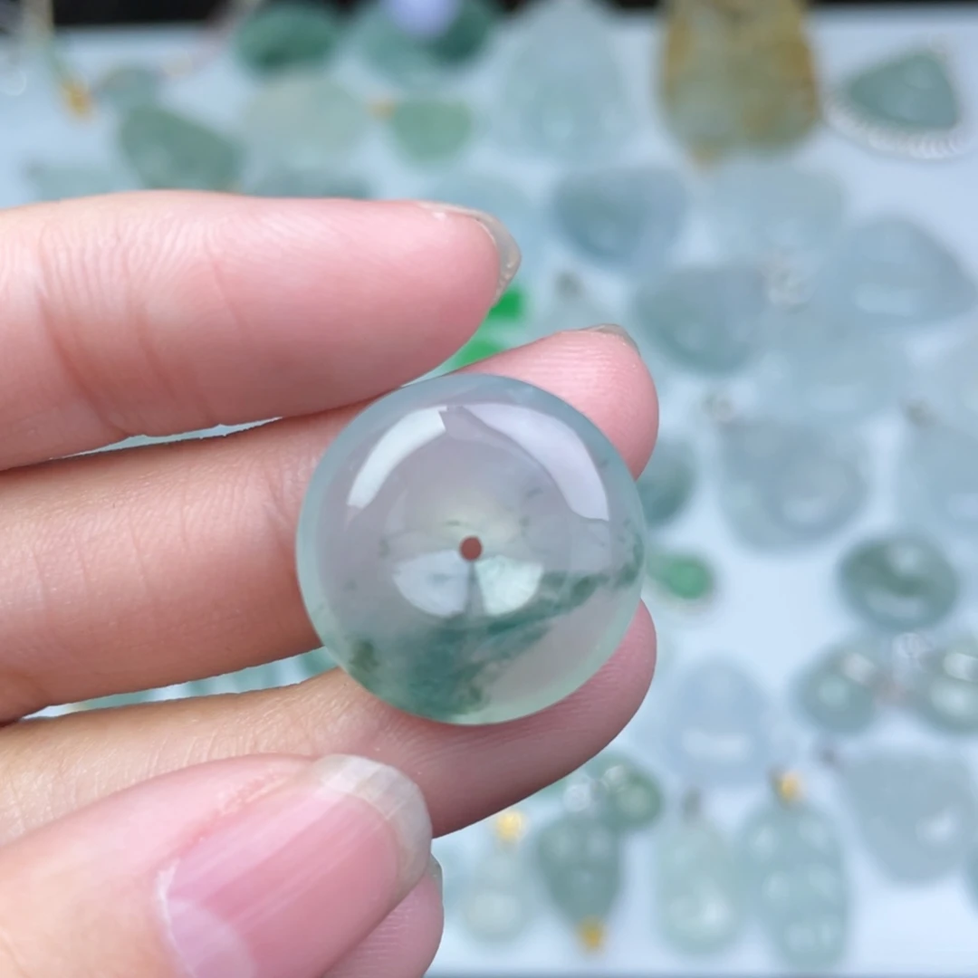 翡翠未镶嵌颈饰平安扣