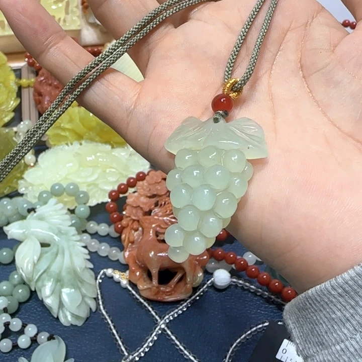 未镶嵌蛇纹石玉吊坠