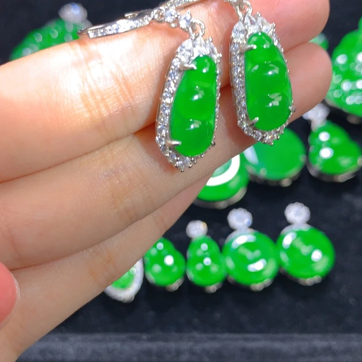 A***娜翡翠银S925镶嵌耳饰一对