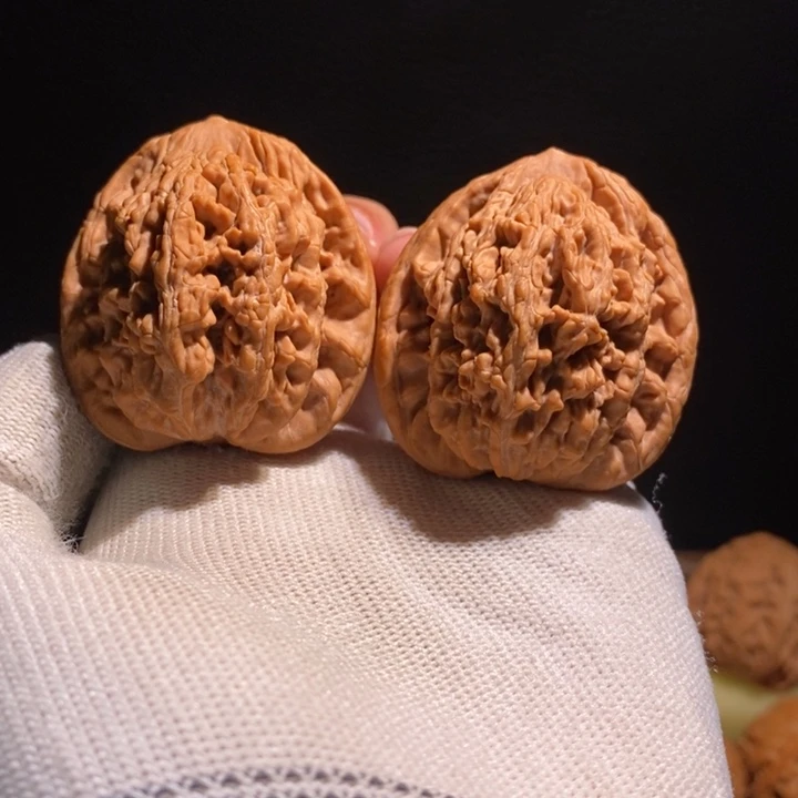 故***。文玩核桃吊坠全品43虎头