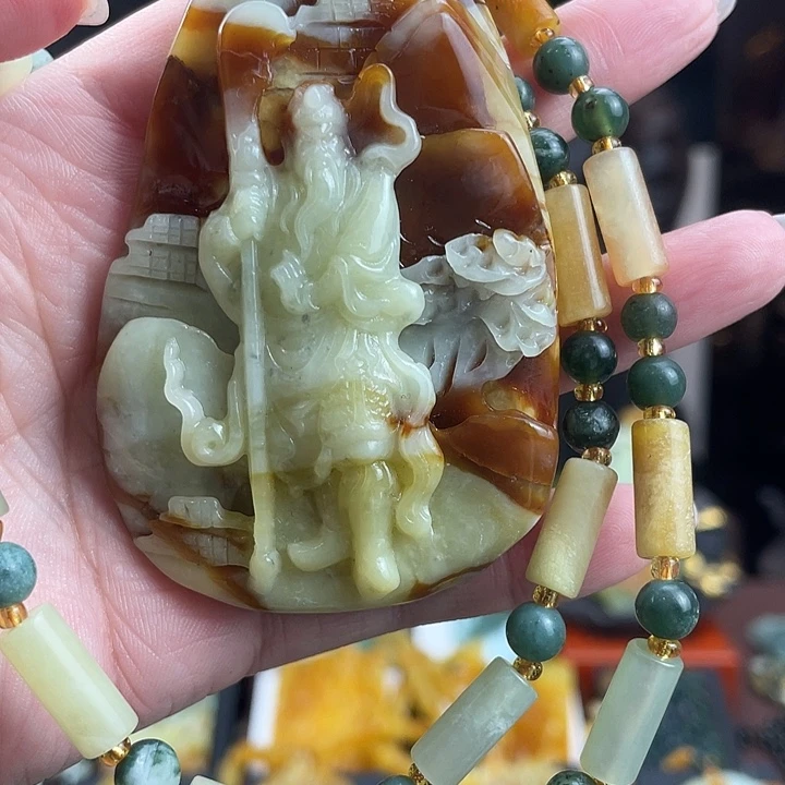蛇纹石玉未镶嵌颈饰