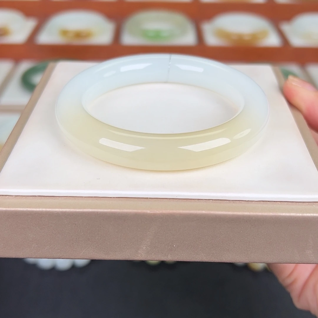 和田玉未镶嵌手镯和田玉糖白手镯