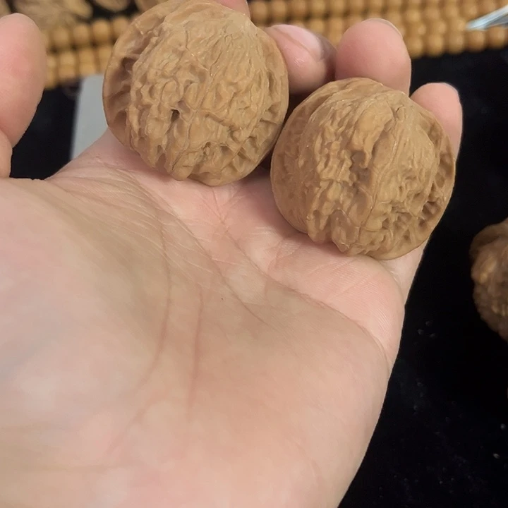 文玩核桃把件39左右磨盘，编号022