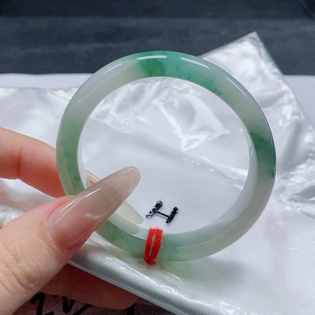 【闪购商品】未镶嵌手镯（贵妃镯）翡翠559号