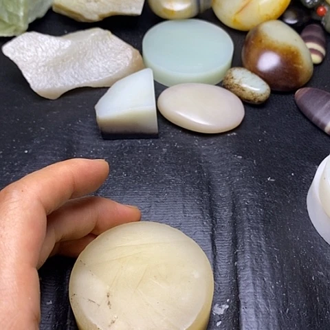 未镶嵌和田玉摆件
