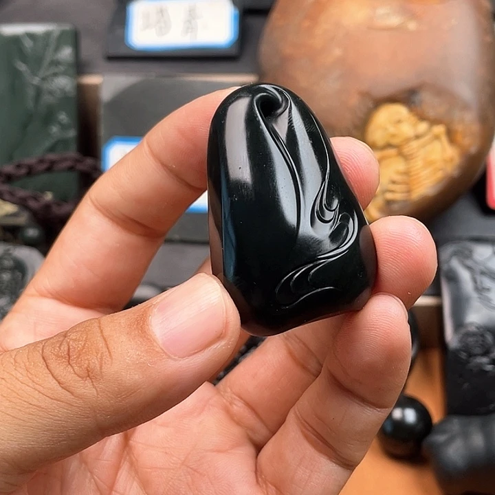 和田玉未镶嵌颈饰食*