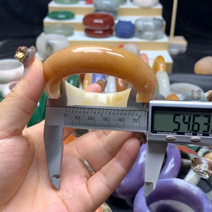 未镶嵌手镯石英质玉