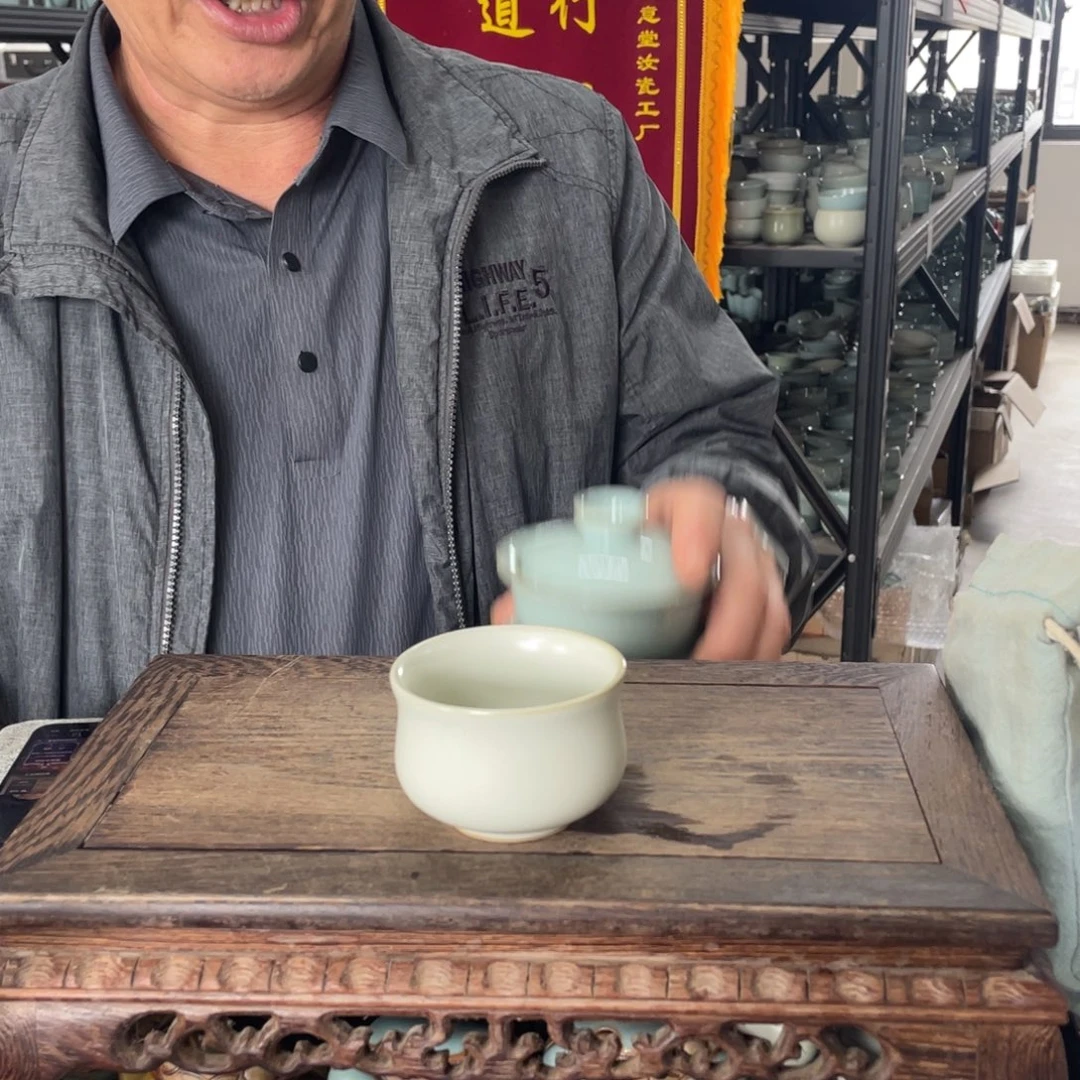 瓷片月白釉玉兰杯